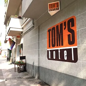 Tom's *** Berlino